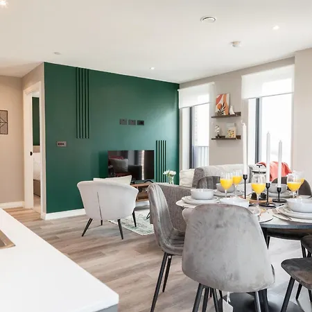 2 Bed Flats Near Station & Centre - Sleeps 6 Apartment
