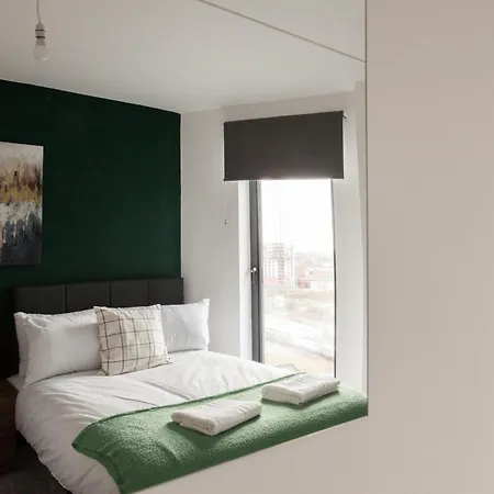 2 Bed Flats Near Station & Centre - Sleeps 6 Apartment