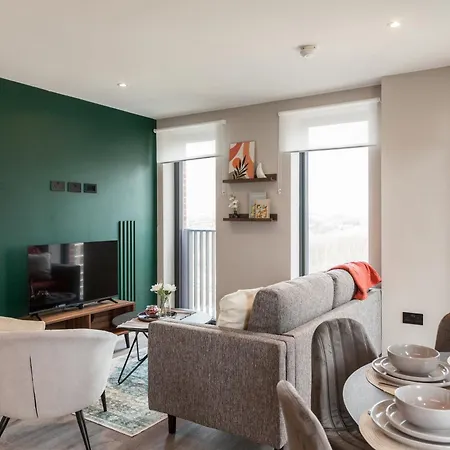 2 Bed Flats Near Station & Centre - Sleeps 6 Leeds (West Yorkshire)
