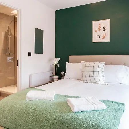 Apartment 2 Bed Flats Near Station & Centre - Sleeps 6 Leeds (West Yorkshire)