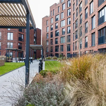 2 Bed Flats Near Station & Centre - Sleeps 6 * Leeds (West Yorkshire)